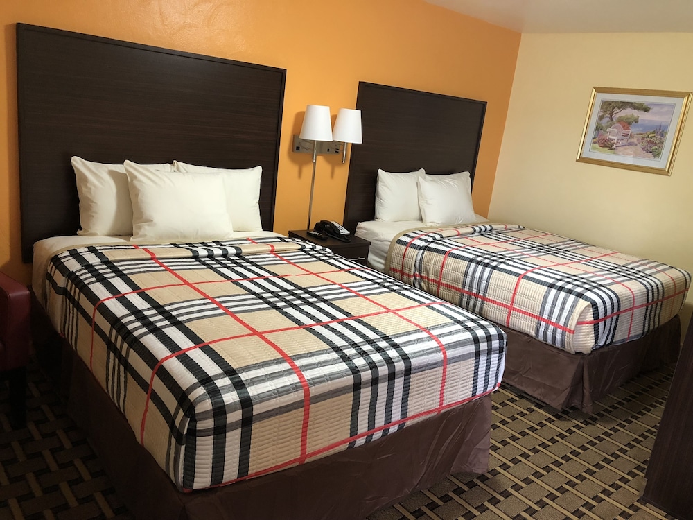 Room, 2 Queen Beds, Non Smoking photo 1