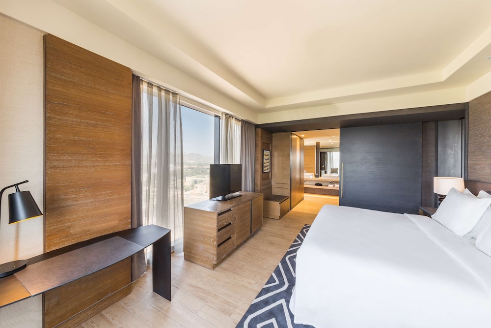 Junior Suite, Pool View (Lounge Access) photo 2