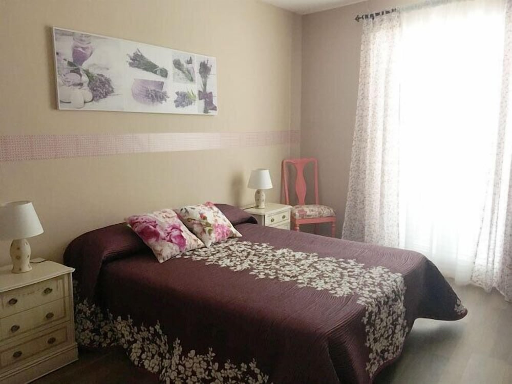 Twin Room, Private Bathroom (Hierbabuena) - Photo 1