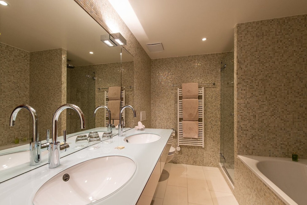Penthouse (Modern) - Photo 14