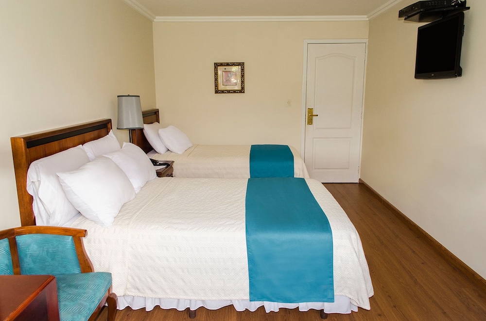 Standard Twin Room, 2 Double Beds photo 3