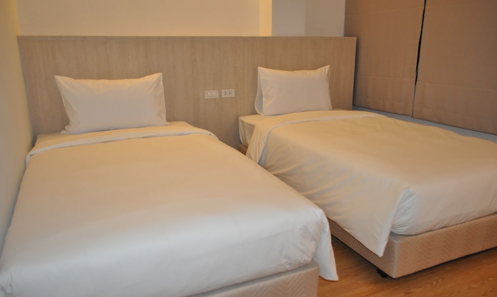 Premier Twin Room photo 2