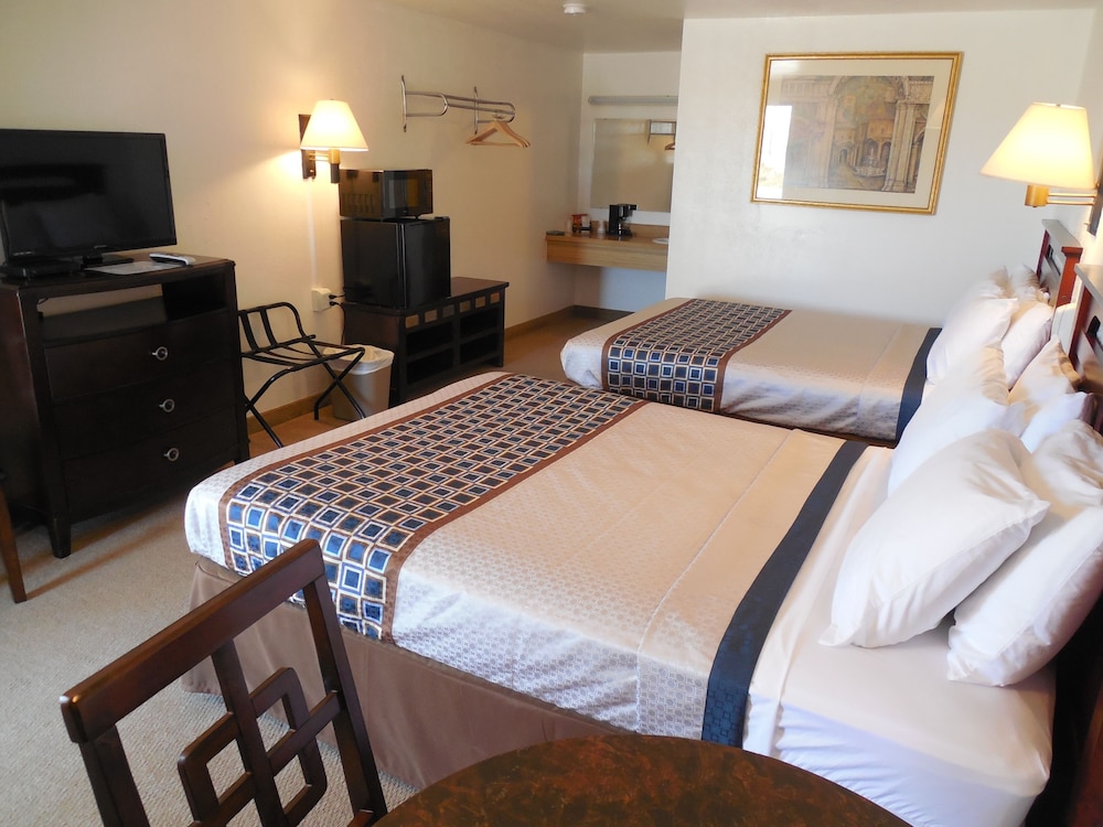 Room, 2 Queen Beds, Non Smoking photo 1