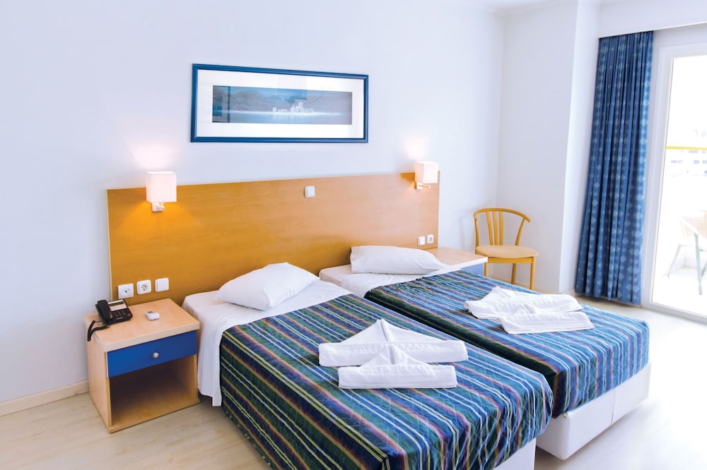 Standard Twin Room - Photo 1