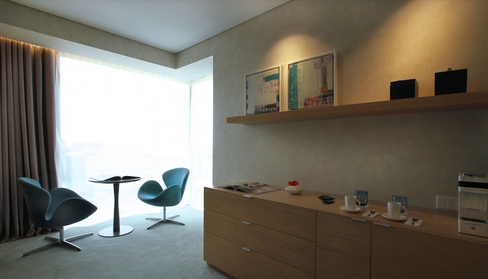 Standard Room, Sea View (Lower Floors) photo 2