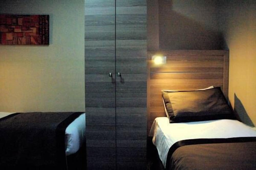 Standard Double or Twin Room photo 3