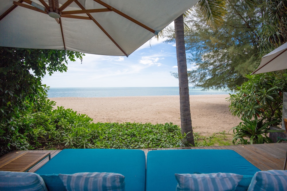 1-Bedroom Beachfront Pool Villa - Photo 7