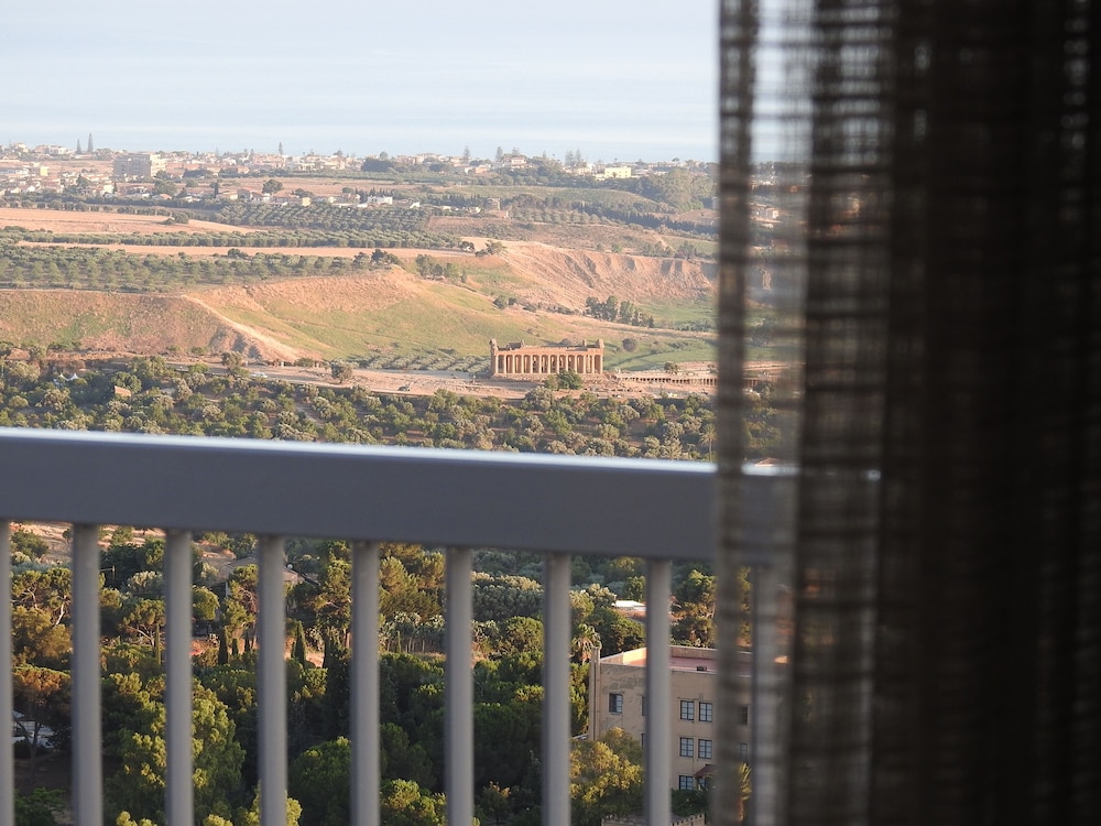 Panoramic Double or Twin Room, Balcony, Sea View photo 3