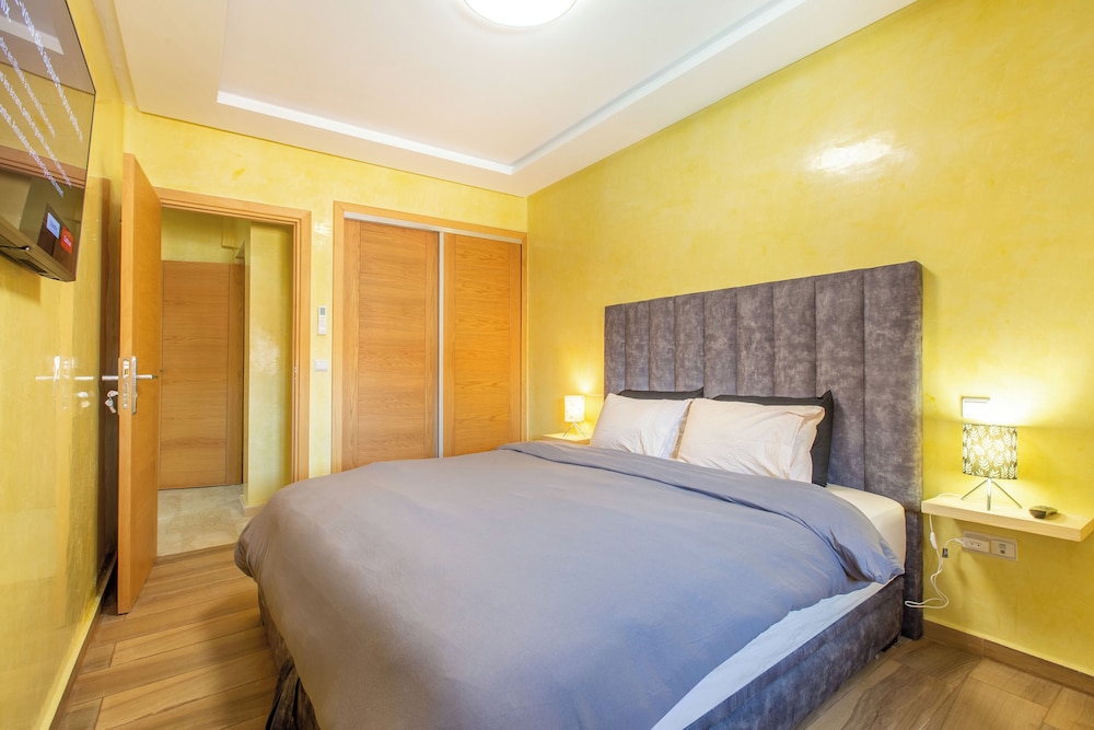 Deluxe Apartment