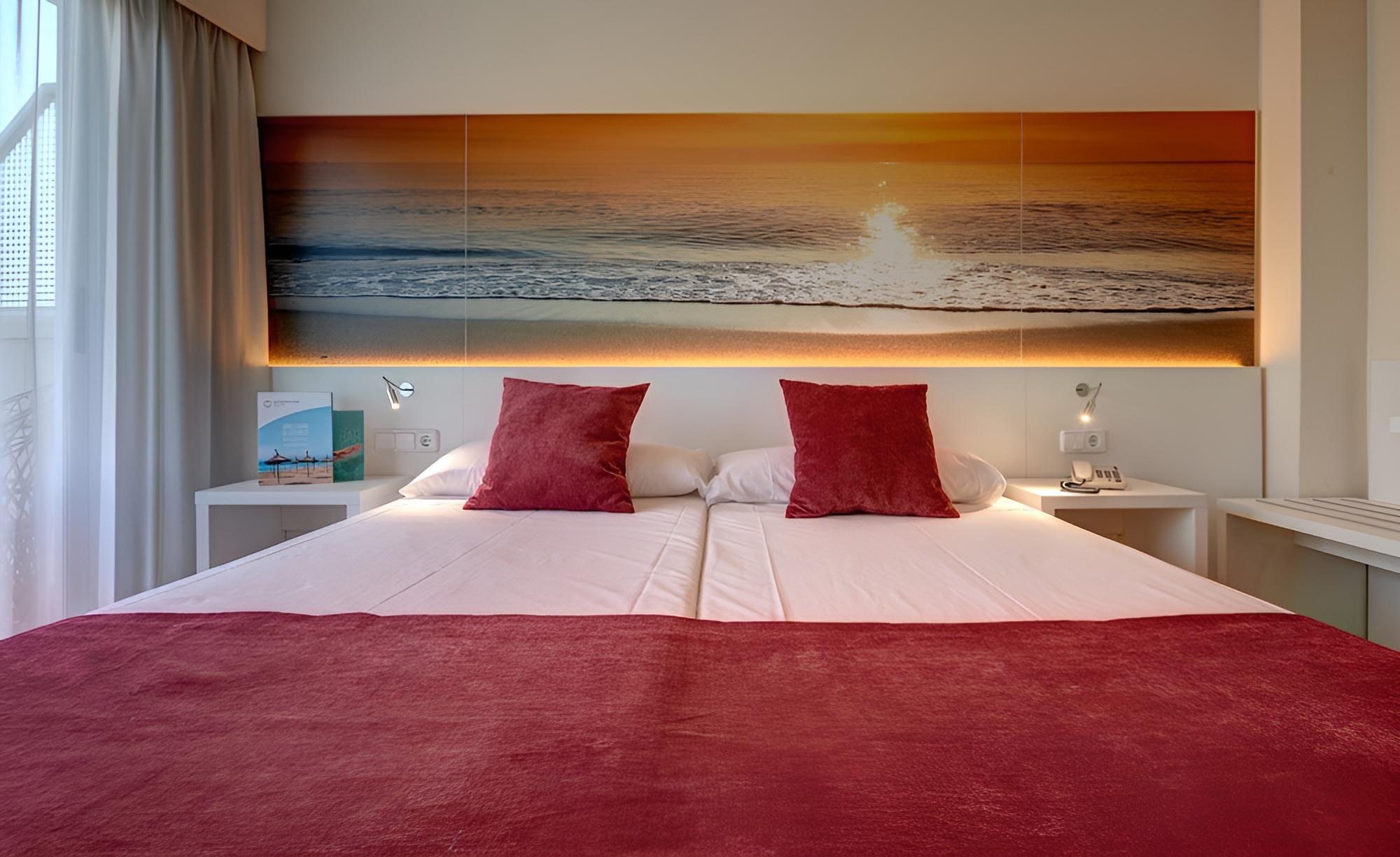 Double Room, Balcony (Solarium - 2 Adults + 1 Child) photo 2