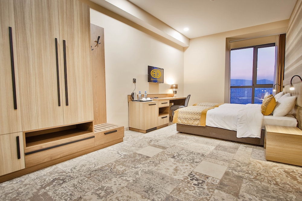 Standard Double Room Floor 17, Non Smoking (access with stairs from 16th floor) photo 2