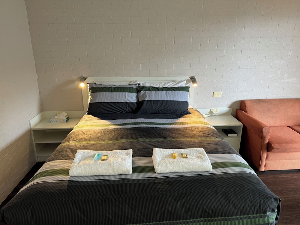 Upstairs Motel Suite photo 3