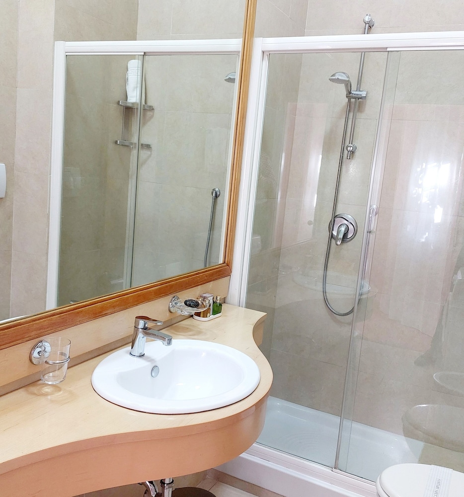 Premier Condo, 1 Bedroom, Garden View, Annex Building photo 2