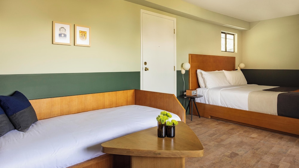 Room, 1 King Bed, Balcony (Deluxe King Room)