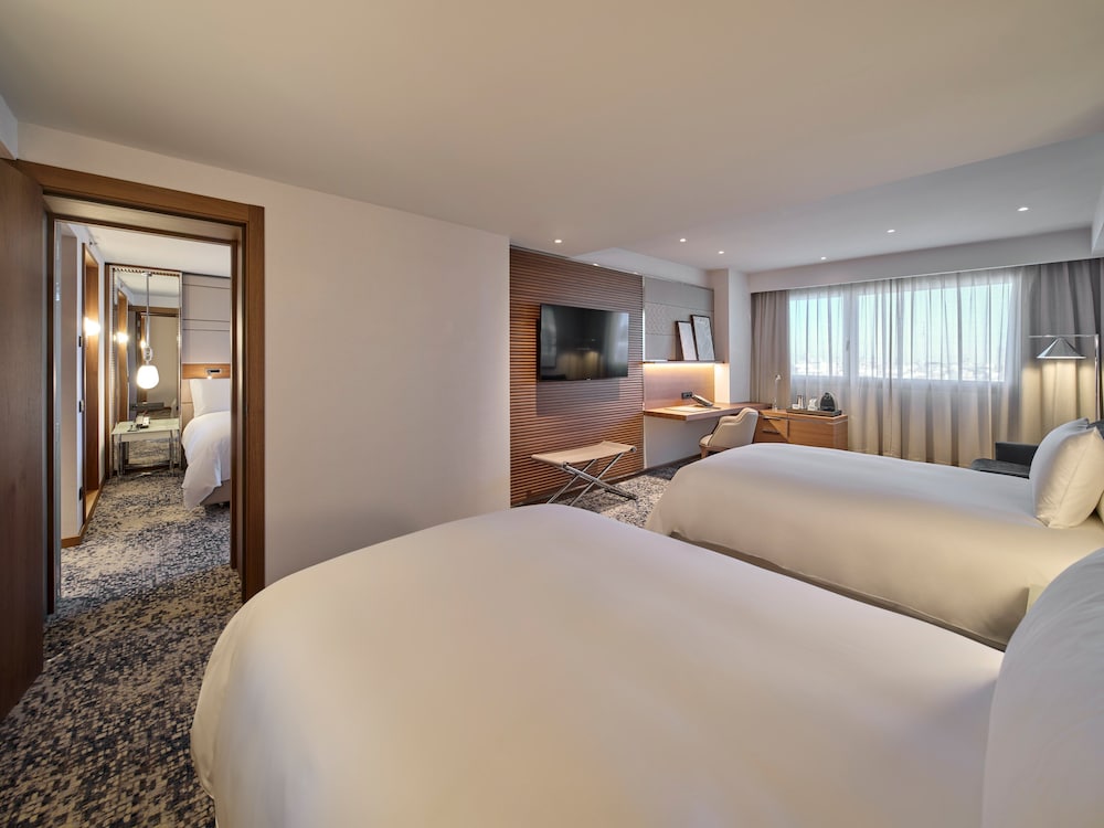 Classic Room, 2 Twin Beds, Accessible, Club Lounge Access photo 3