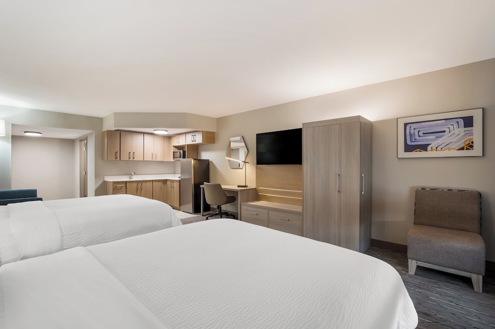 Suite, 2 Queen Beds, Mobility Accessible (Communications)