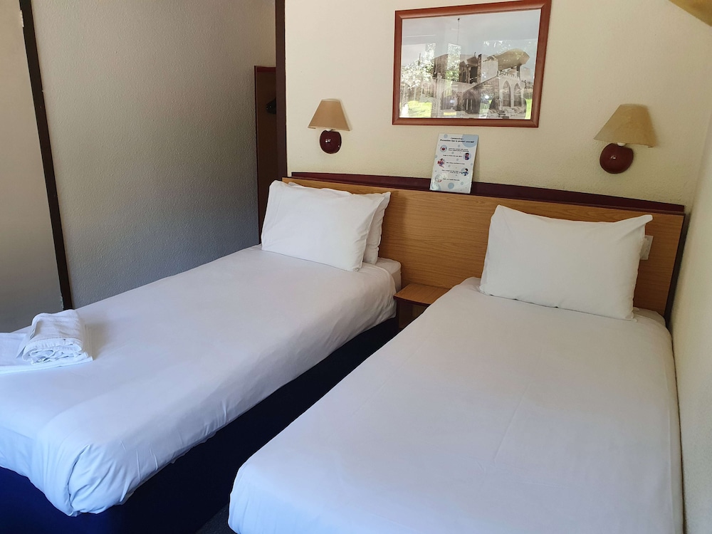 Standard Room, 2 Twin Beds - Photo 2