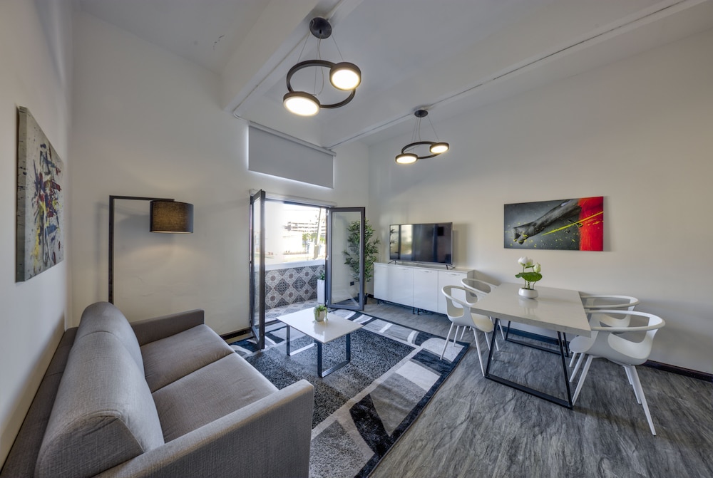 Premier Apartment photo 2