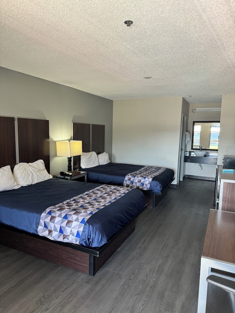 Double Room, 2 Queen Beds photo 1