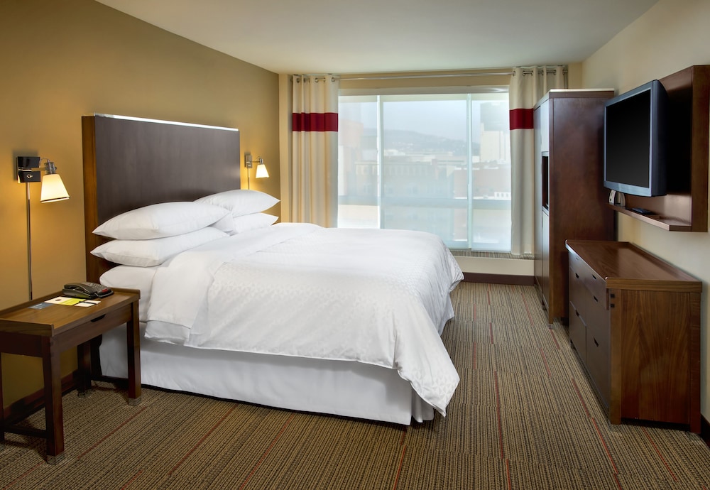 Suite, 1 Bedroom - Photo 2