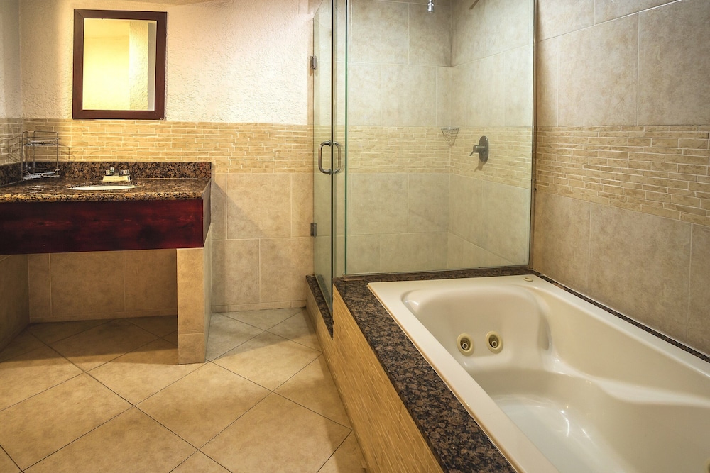 Superior Suite, Partial Ocean View photo 2