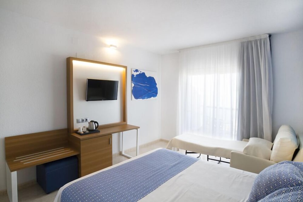 Family Triple Room, Partial Sea View (2 adults and 1 child) - Photo 2