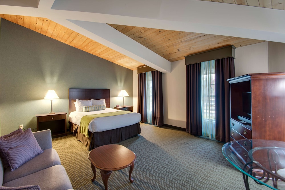 Suite, Multiple Beds, Non Smoking, Refrigerator & Microwave (2nd Floor;Living Room;With Sofabed) - Photo 1