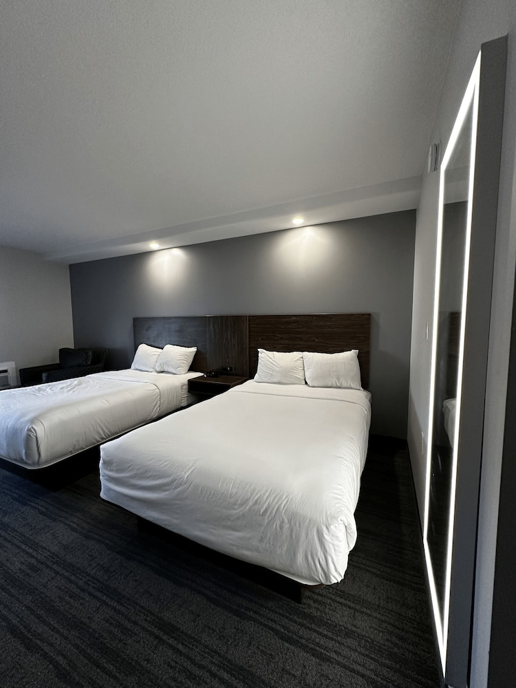 Basic Room, 2 Double Beds, Non Smoking - Photo 9