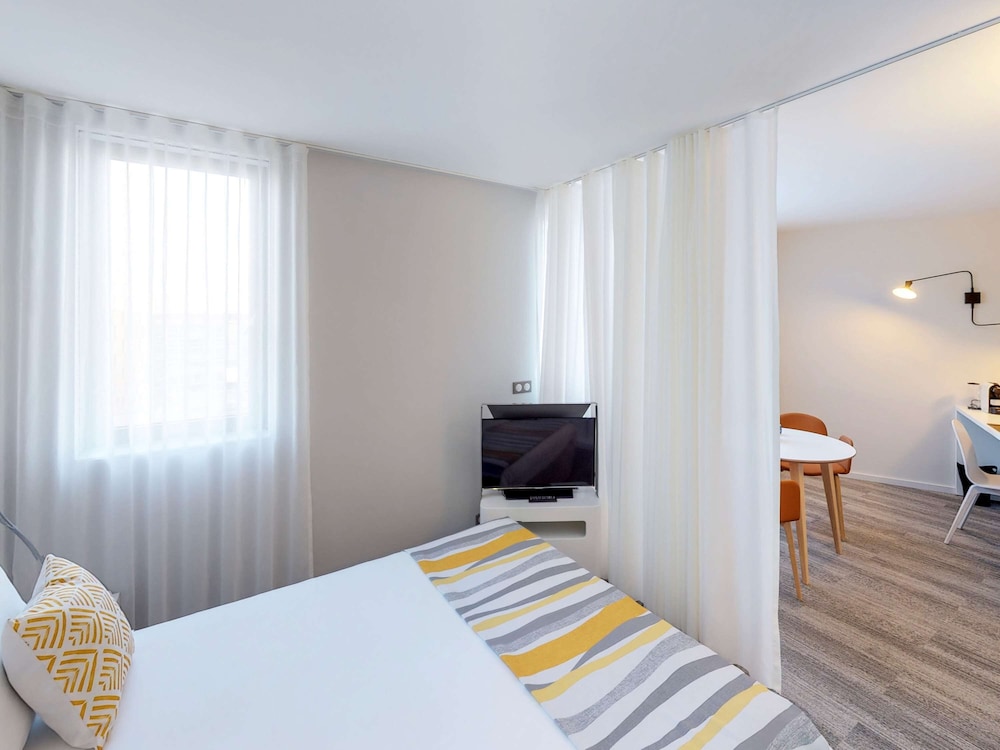 Executive Suite, Multiple Beds - Photo 3