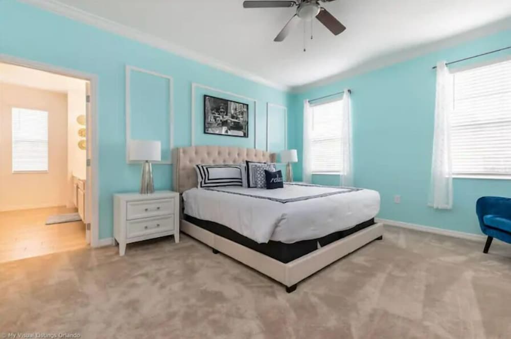 Deluxe Double Room, 1 King Bed, Non Smoking, Private Bathroom