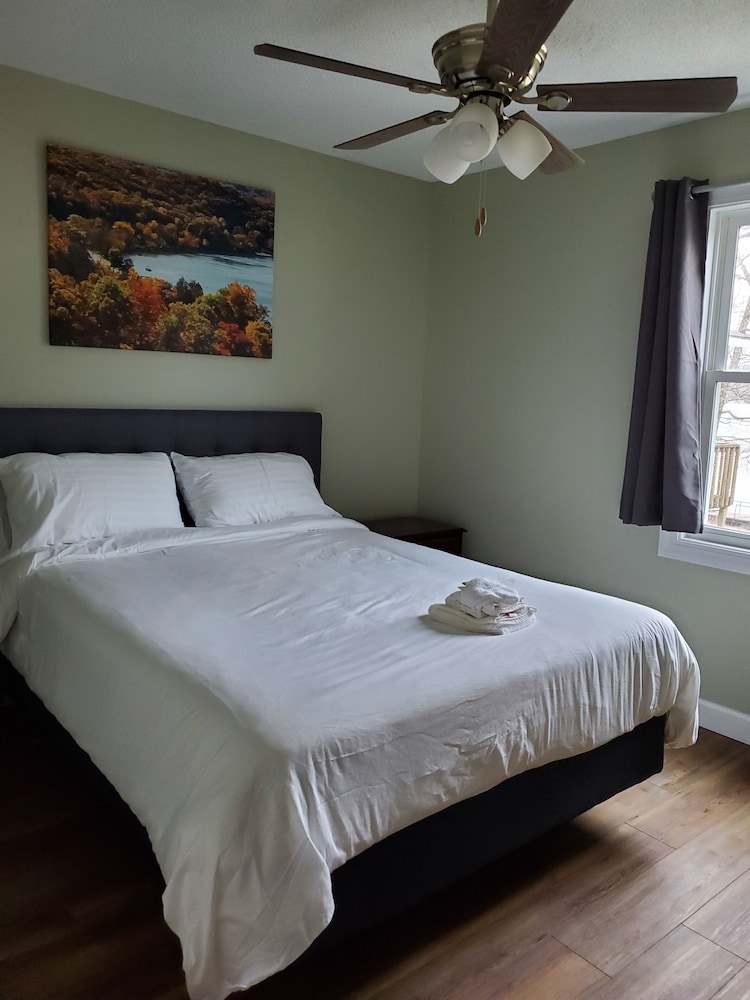 Classic Cabin, 2 Bedrooms, Non Smoking, Lake View photo 1