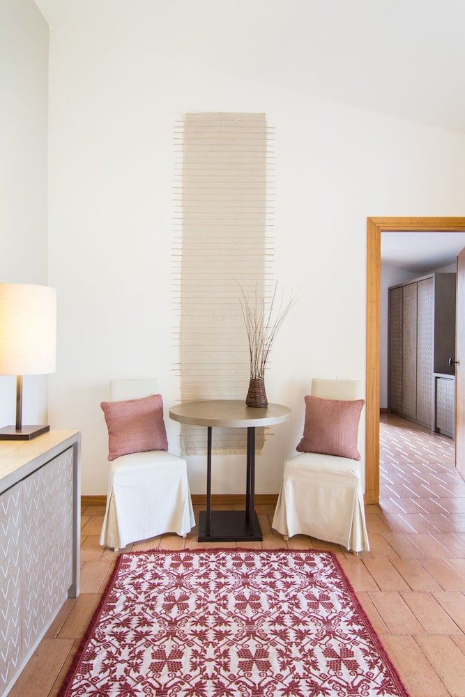 Suite, 2 Bedrooms photo 2