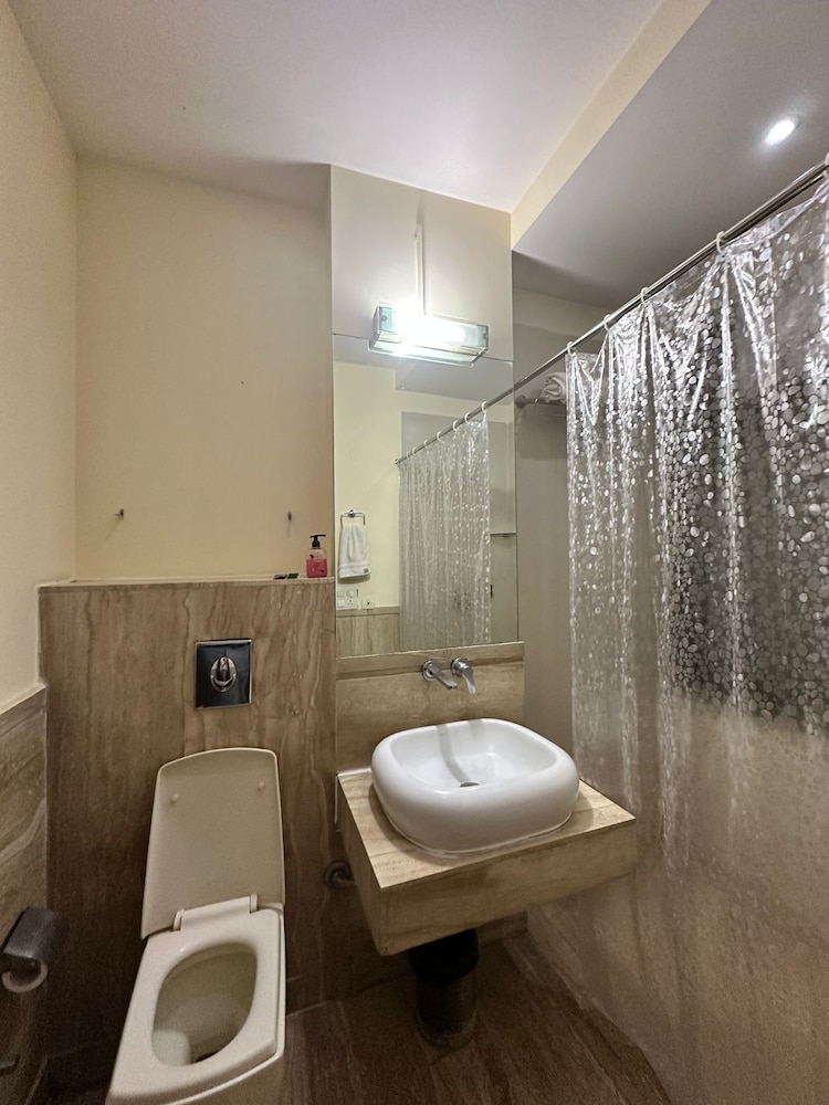 Classic Double Room, Balcony, City View photo 2