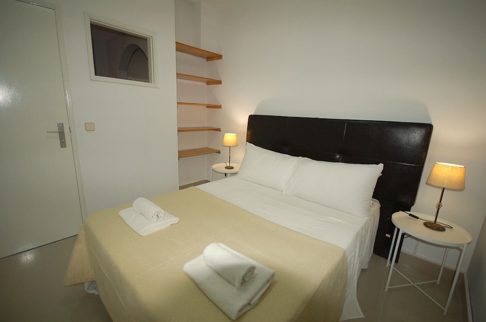 Apartment, 2 Bedrooms, Balcony, Beachside