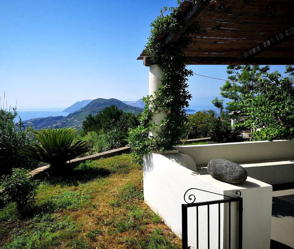 Panoramic Studio, 1 King Bed, Ocean View (La Sciara) photo 2