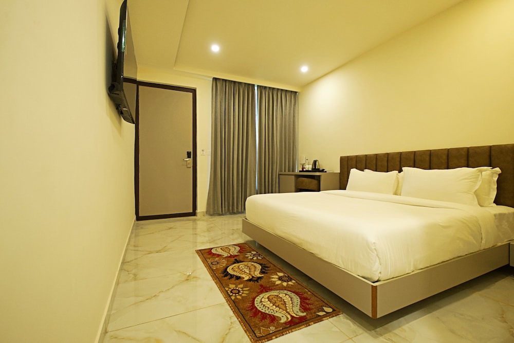 Deluxe Room - Photo 5