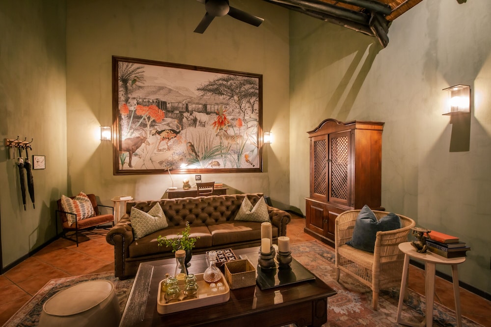 Luxury Suite - Photo 4