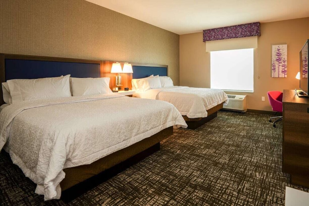 Room, 2 Queen Beds, Accessible, Bathtub - Photo 2