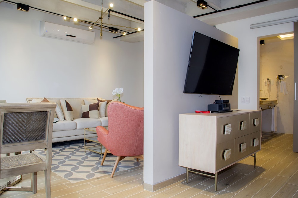 Deluxe Room, City View, Mezzanine photo 1