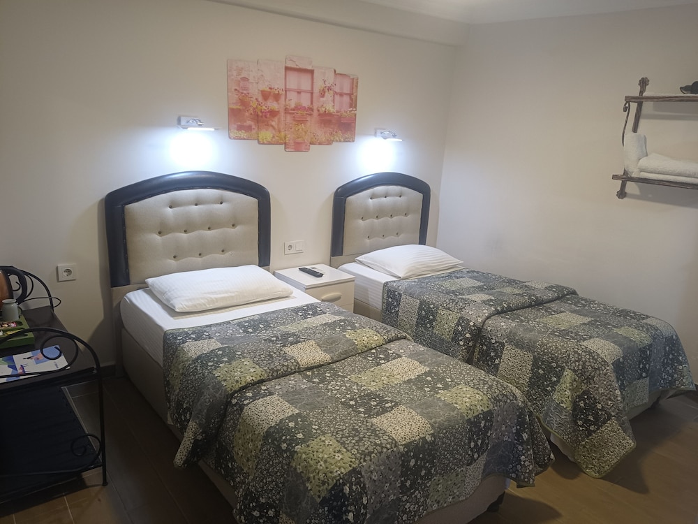 Economy Twin Room, Courtyard View photo 1