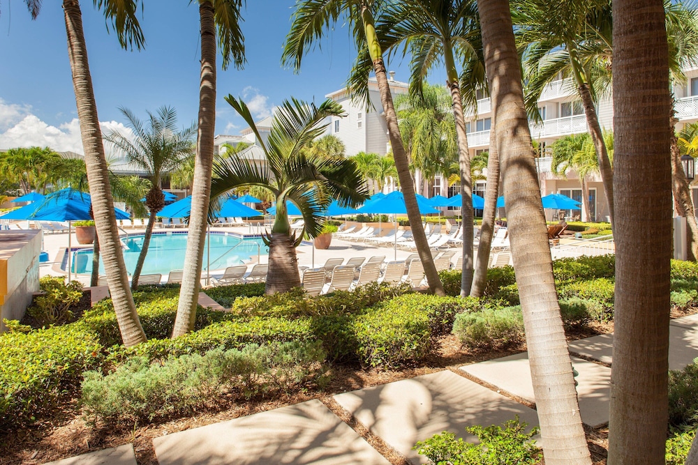 Suite, 1 Bedroom, Poolside - Photo 7