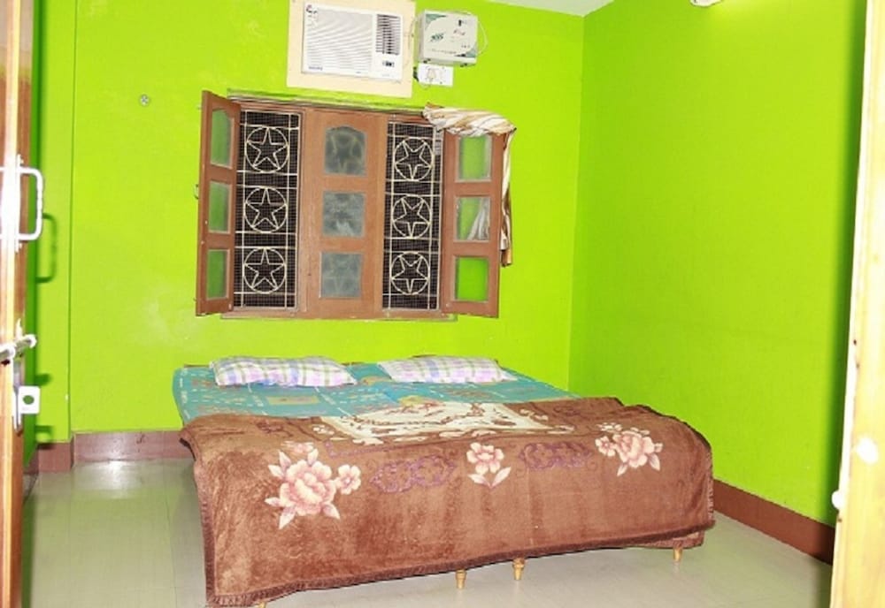Simple Room photo 1