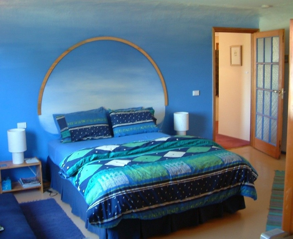 Room (Exotic Guest Room For 3) photo 3