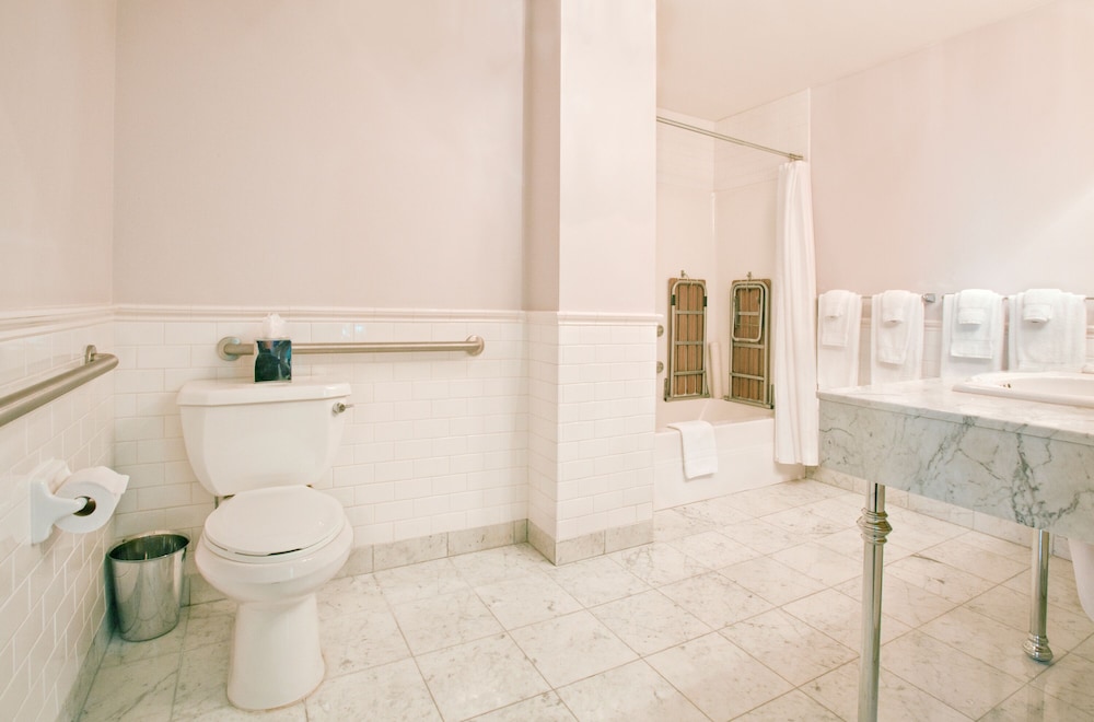 Premium Room, 2 Queen Beds, Accessible - Photo 7