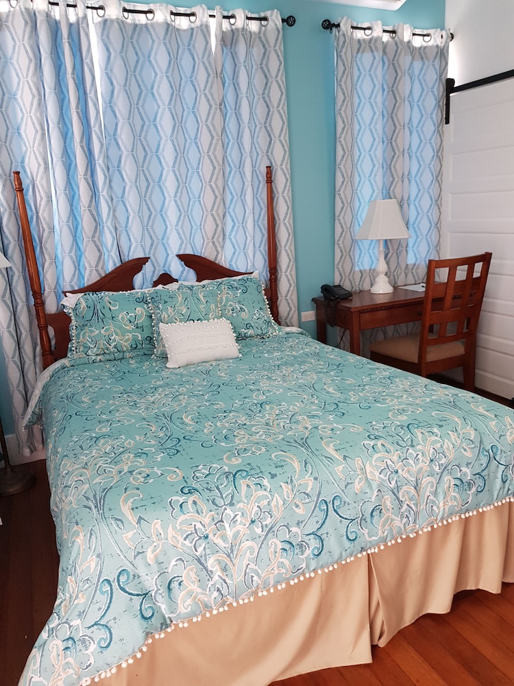 Superior Room, 1 Queen Bed, Balcony, Partial Sea View photo 1