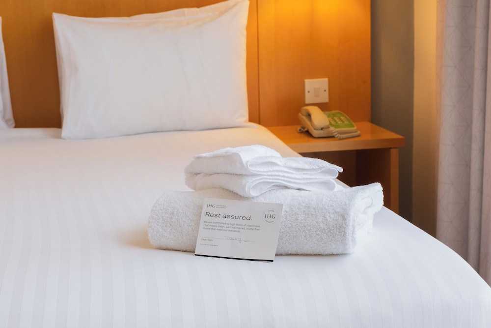 Standard Room, 1 Double Bed, Accessible - Photo 3
