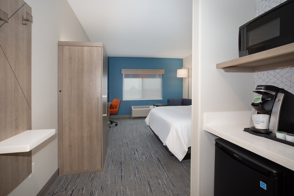 Standard Room, 1 King Bed, Accessible (Communications) - Photo 4