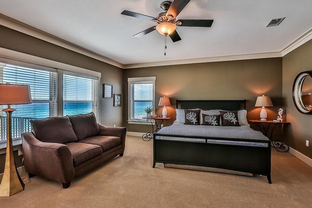 House, 6 Bedrooms, Ocean View, Beachfront photo 2