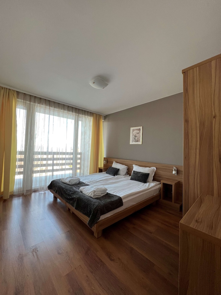 Standard Apartment, 1 Queen Bed, Non Smoking, Balcony (with Sofabed) photo 2