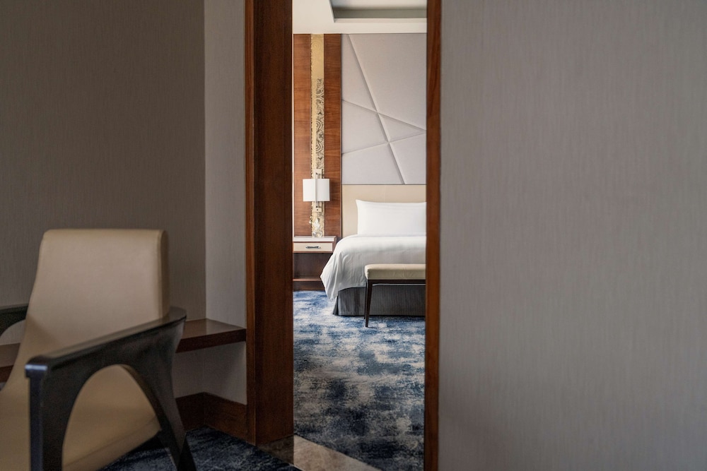 Executive Suite- Access to the Horizon Club Lounge & breakfast